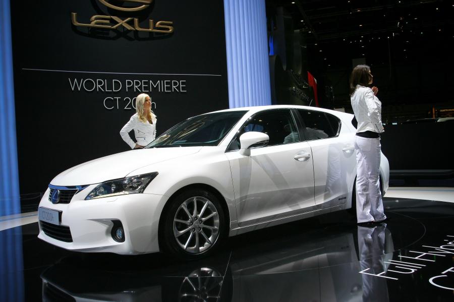  Lexus CT200h 2010 года  (фото 98 из 266)